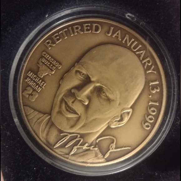 MICHAEL JORDAN SIGNATURE ENGRAVED BULLS MEMORABILIA RETIREMENT COIN&COA &POSTERS - Picture 6 of 17